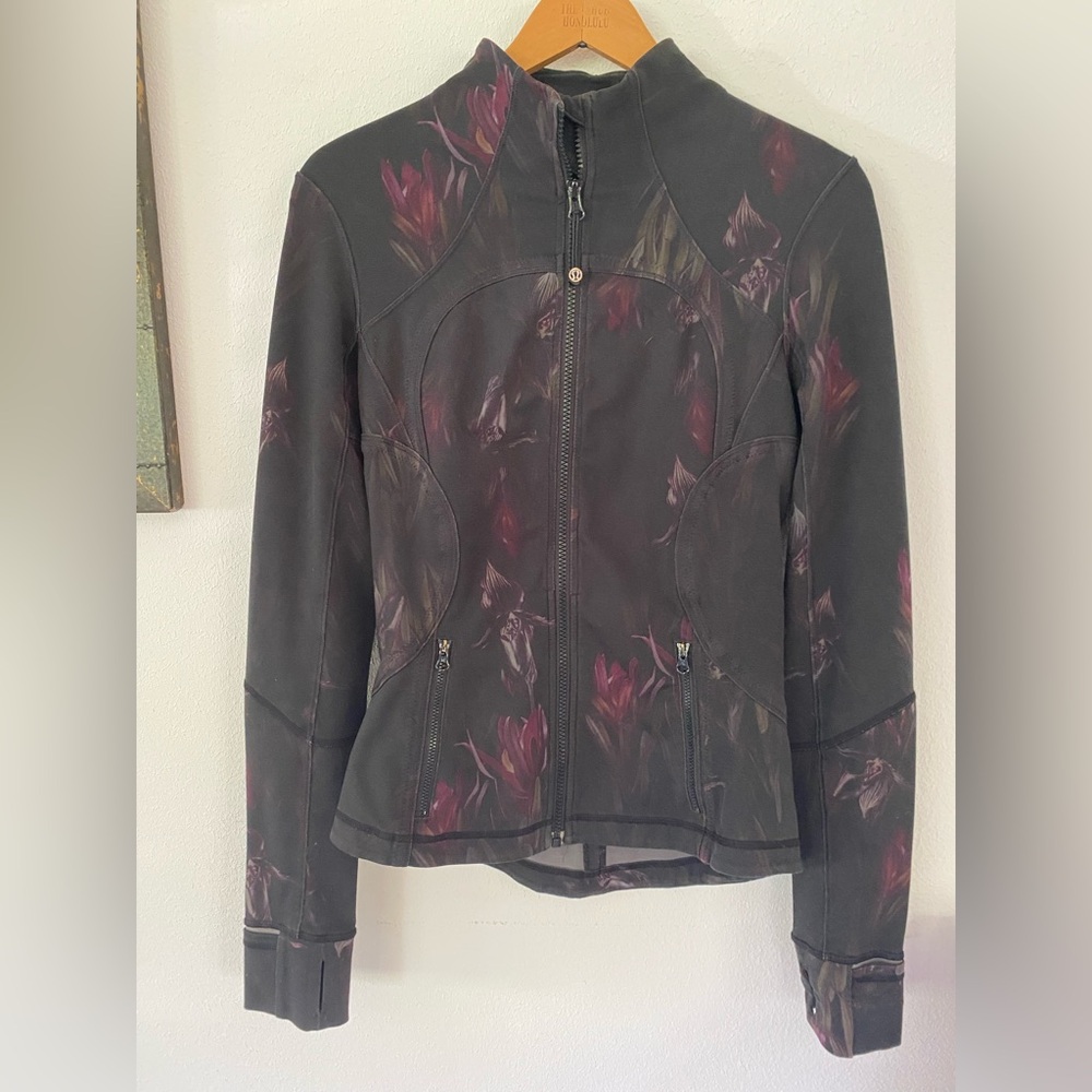 Lululemon Women's midnight Iris Black Floral Jacket
